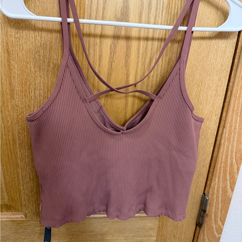 SOLD**Vuori Ribbed Crop Tank